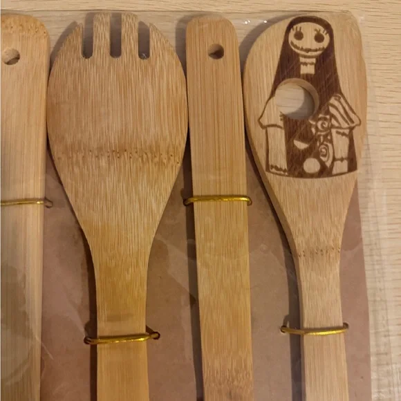 Nightmare Before Christmas 5 Pcs Wooden Spoons - Picture 8 of 10
